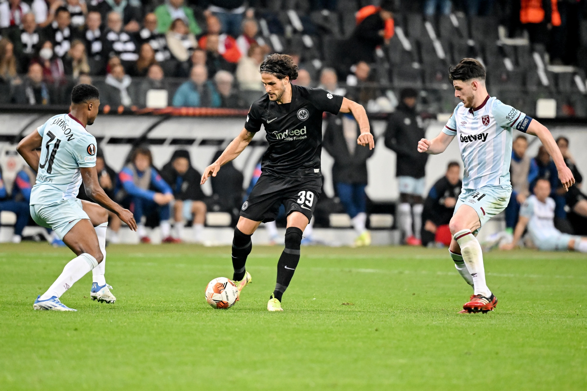 法兰克福:欧冠征途的起伏与坚守